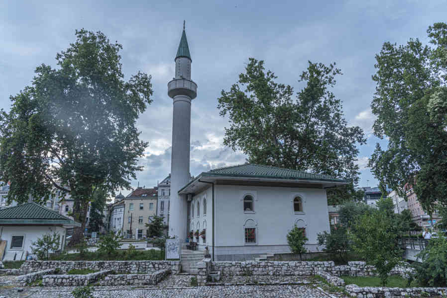 Bosnia y Herzegovina - Sarajevo 12 - mezquita de Bakr-baba y parque arqueológico de At Mejdan